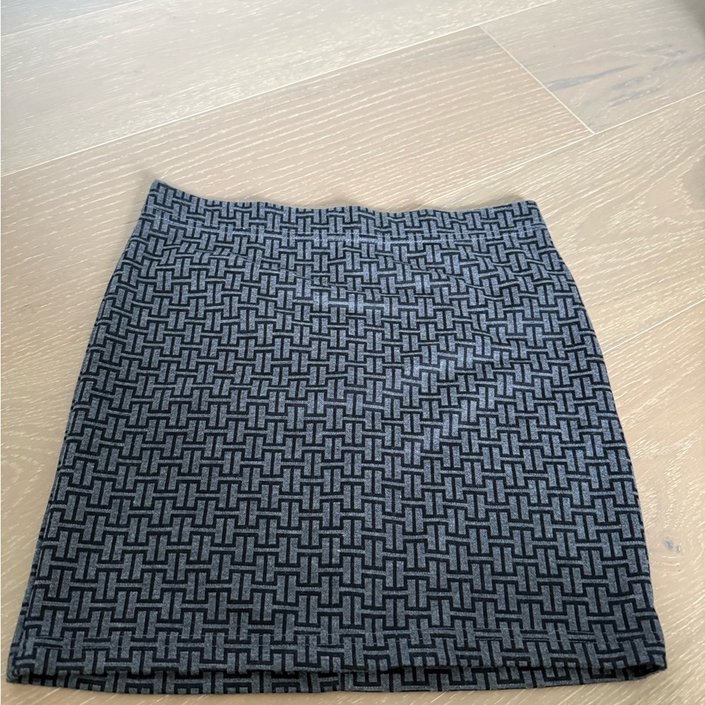 Forever 21 Black and Gray Geometric Pencil Skirt